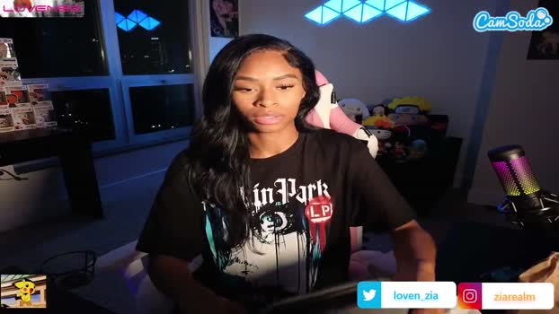 lovenzia 01-07-2023 lick CamSoda