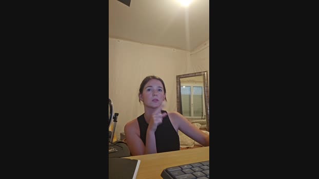 lucie_mehott 10-07-2023 boobs 