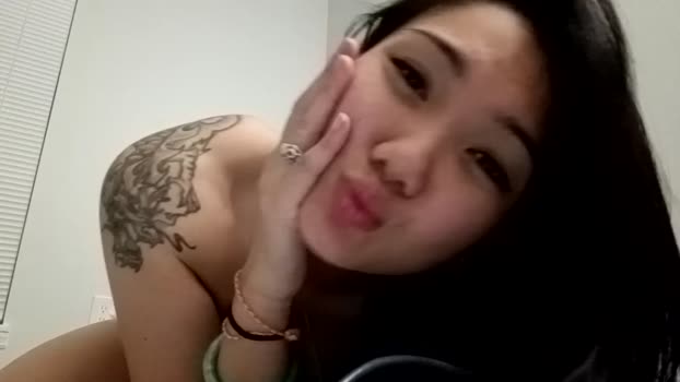 london_tipton 17-08-2023 kissing 