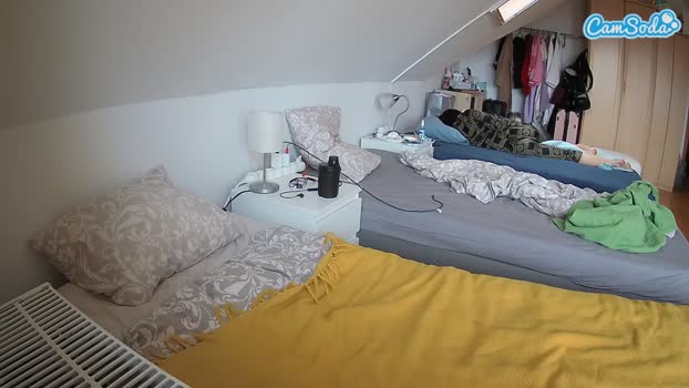 voyeurcam-julmodels-bed-4 15-10-2023 squirt CamSoda