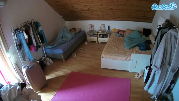 voyeurcam-julmodels-whitebed-1 15-10-2023 big CamSoda