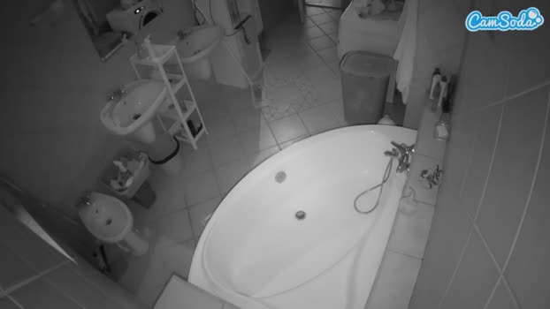 voyeurcam-julmodels-bath-1st-1 15-10-2023 sucktits CamSoda