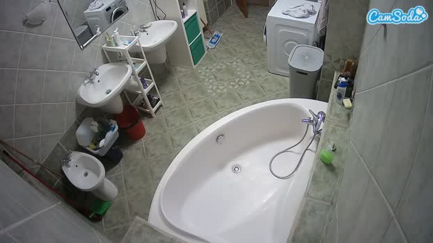voyeurcam-julmodels-bath-1st-1 16-10-2023 legs CamSoda