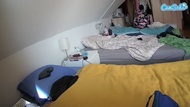 voyeurcam-julmodels-bed-4 17-10-2023 orgasm CamSoda