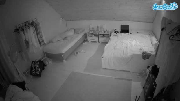 voyeurcam-julmodels-whitebed-1 16-10-2023 lush CamSoda