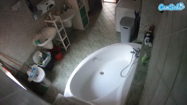 voyeurcam-julmodels-bath-1st-1 17-10-2023 bj-dildo CamSoda