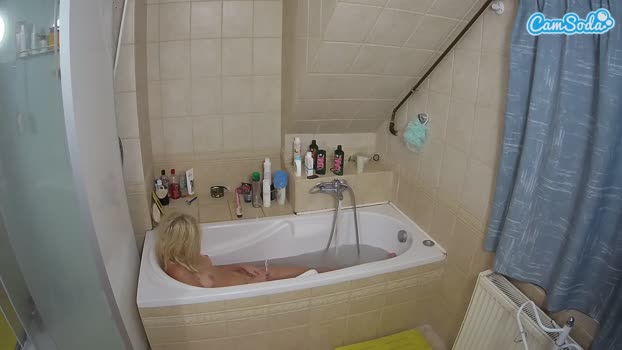 voyeurcam-julmodels-bath-2nd-1 17-10-2023 playtime CamSoda
