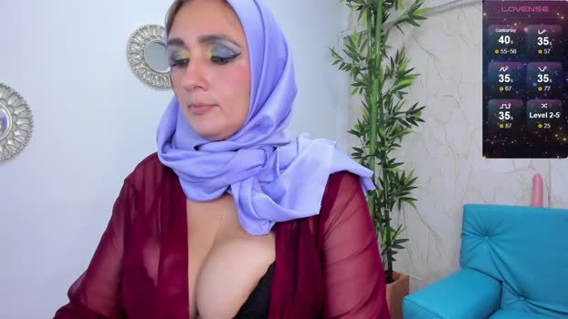 HijabiMilf 18-11-2023 spank 
