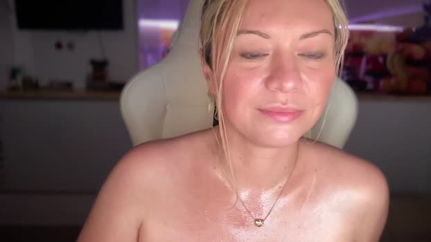 kiradivine 04-12-2023 sexybody
