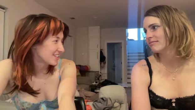 sluttylilsister Females Chaturbate 17-03-2024