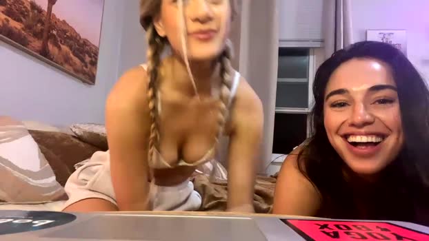 sarahollis Females Chaturbate 14-05-2024