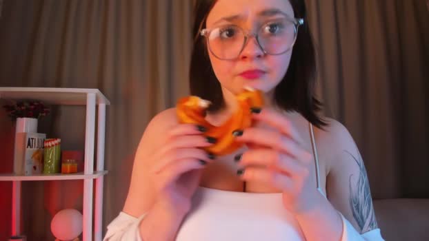 small_sheryl Females Chaturbate 19-05-2024