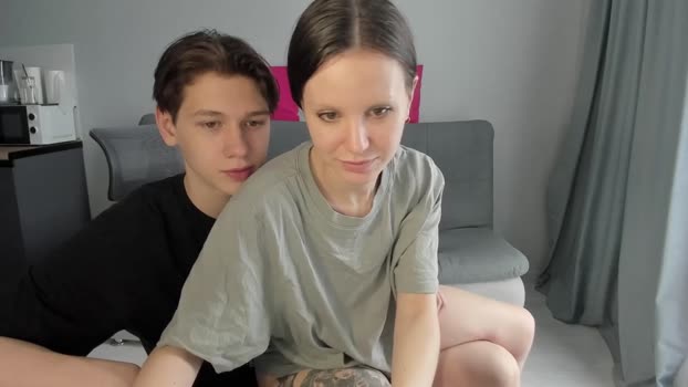 yourher0in Couples Chaturbate 26-05-2024