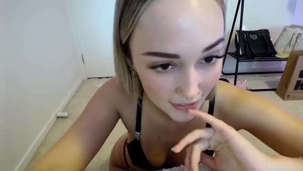 luvlivvyy Females Chaturbate 04-06-2024