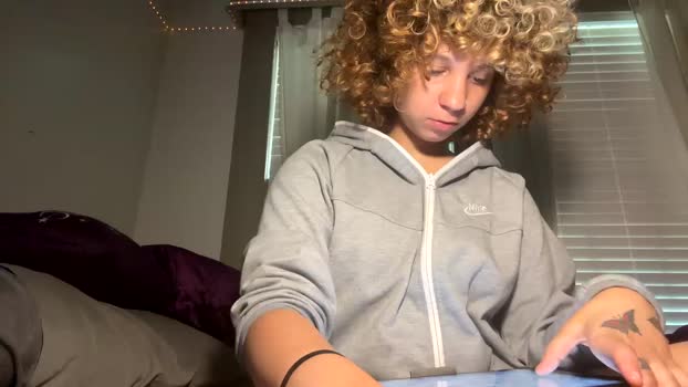 universethadon Females Chaturbate 13-06-2024