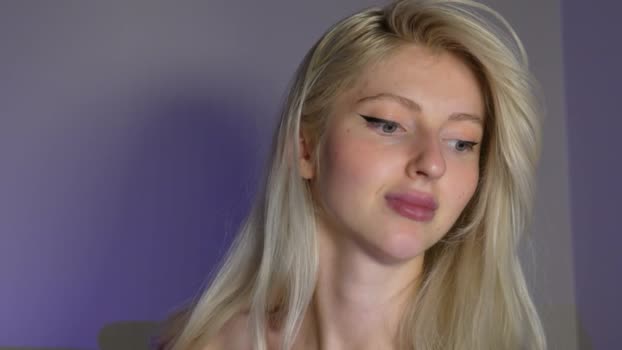 yournaughtymiss Females Chaturbate 19-06-2024