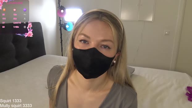 blondehottiek Females Chaturbate 15-07-2024