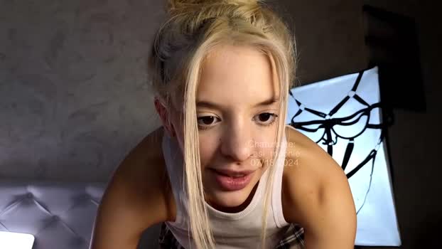 lesi_moonie Females Chaturbate 19-07-2024