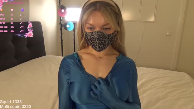 blondehottiek Females Chaturbate 19-07-2024