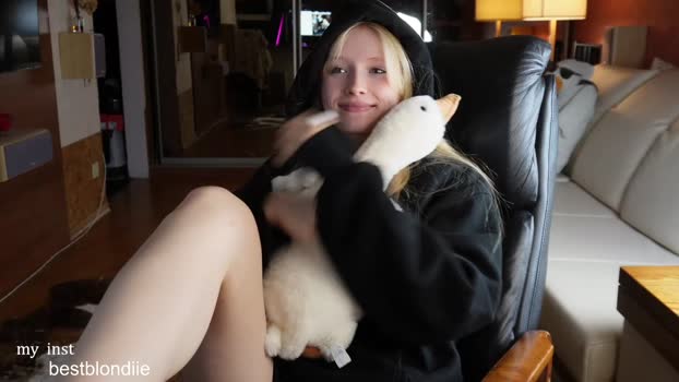 bestblondiiecb Females Chaturbate 12-08-2024