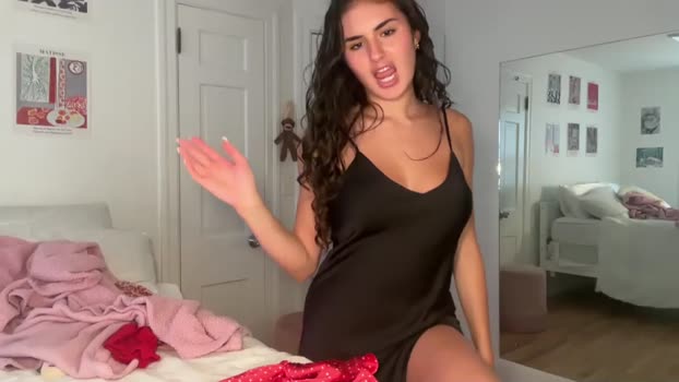 itsmellll Females Chaturbate 18-08-2024