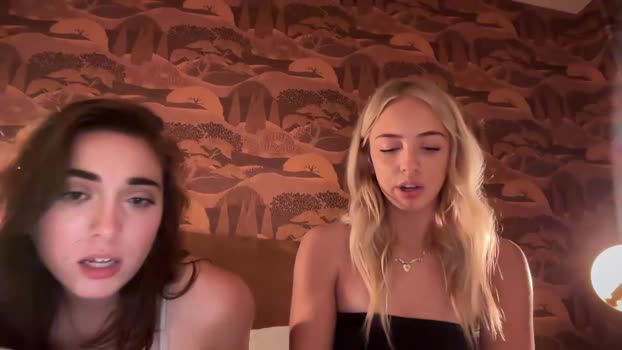 lucyholly lick Webcam SHOW @ Chaturbate 04-10-2024