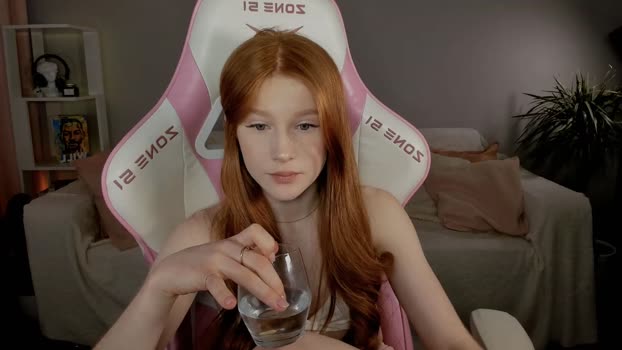leahsthetics Female Chaturbate 04-11-2024