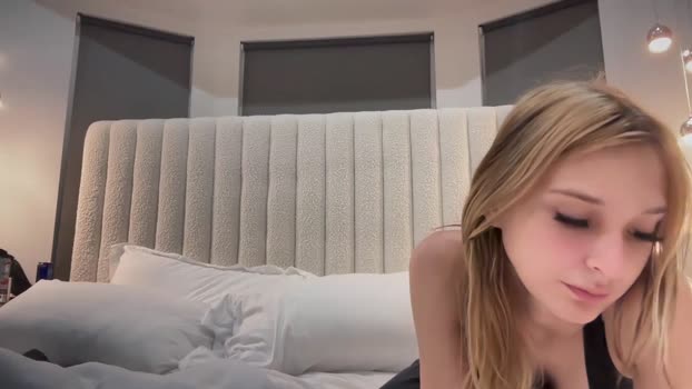 kellyvela Female Chaturbate 08-11-2024