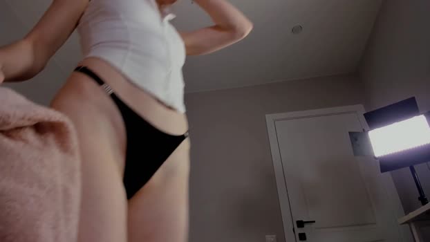 leahsthetics Female Chaturbate 17-11-2024