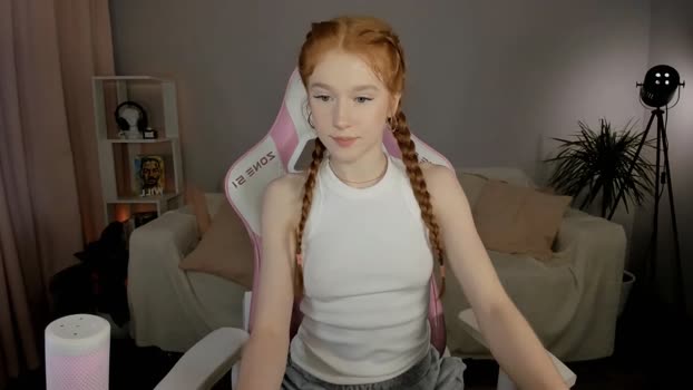 leahsthetics Female Chaturbate 17-11-2024