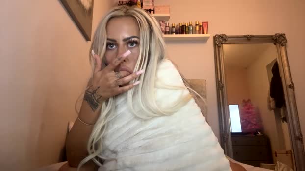 itsmelolax Female Chaturbate 24-11-2024