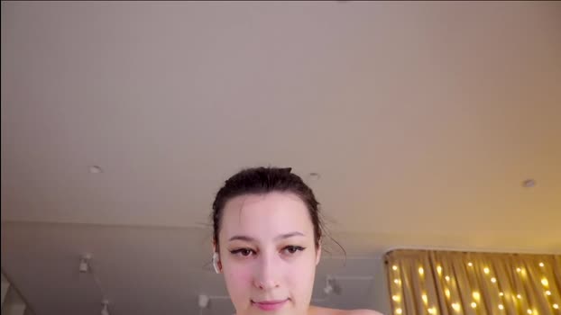 aveksmr Female Chaturbate 27-12-2024