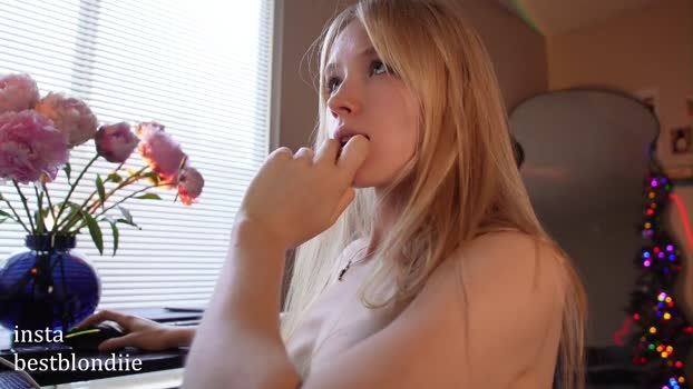 bestblondiiecb Female Chaturbate 26-12-2024
