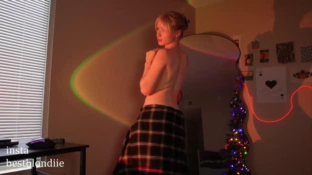 bestblondiiecb Female Chaturbate 27-12-2024