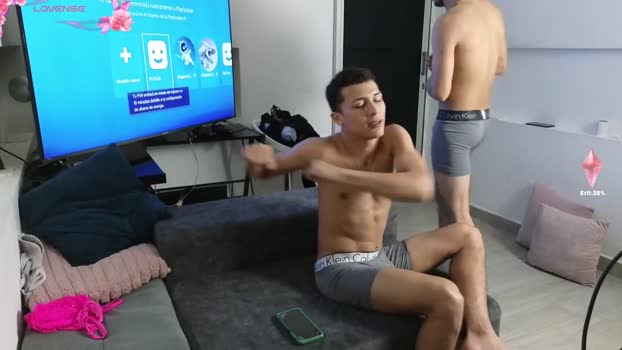 friendsbi_sextape Couple Chaturbate 28-12-2024