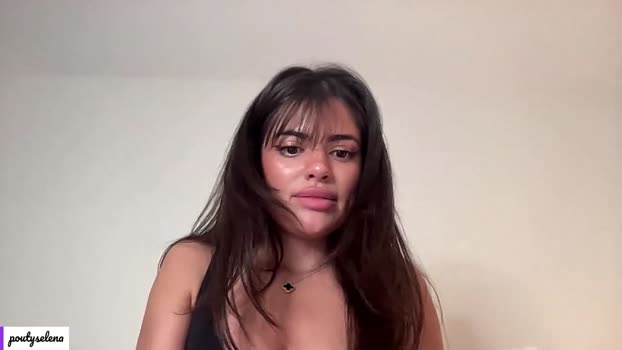 poutyselena Female Chaturbate 29-12-2024