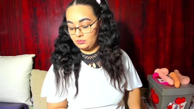 urlittleanalslut Female Chaturbate 01-01-2025