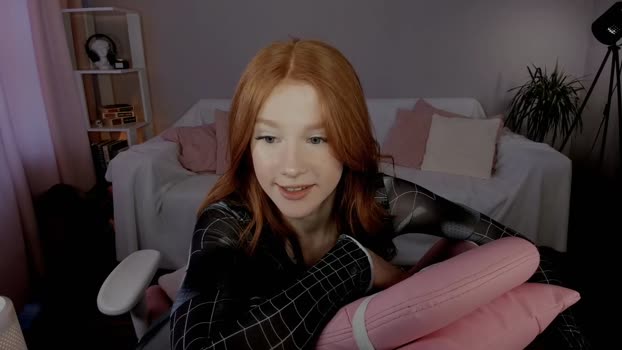 leahsthetics Female Chaturbate 24-02-2025