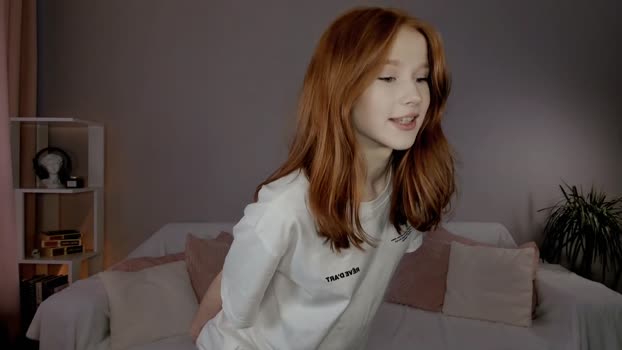 leahsthetics Female Chaturbate 25-02-2025