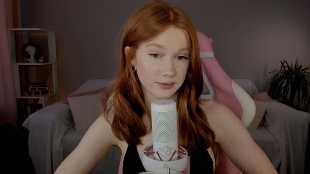leahsthetics Female Chaturbate 28-02-2025