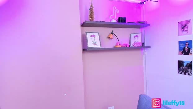 little_effy18_ Female Chaturbate 03-03-2025