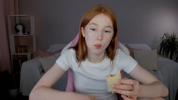 leahsthetics Female Chaturbate 27-03-2025