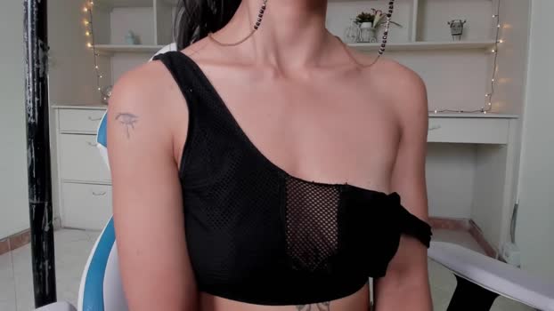 aura_janssen Female Chaturbate 05-04-2025