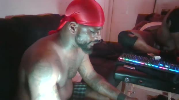 1bigblackdickand2freaks Couple Chaturbate 06-04-2025
