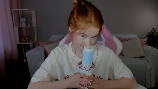 leahsthetics Female Chaturbate 20-04-2025