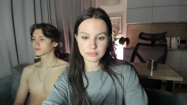 yourher0in Couple Chaturbate 28-04-2025