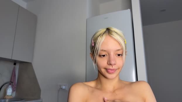 lesi_moonie Female Chaturbate 15-05-2025