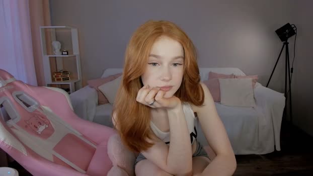 leahsthetics Female Chaturbate 17-05-2025