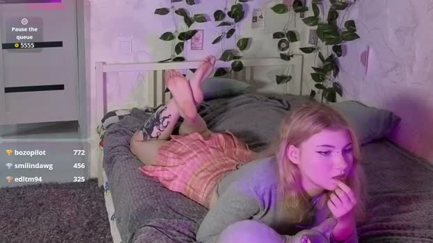 hellenhornny Female Chaturbate 20-08-2025