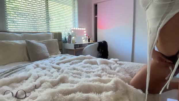 novamills Female Chaturbate 23-08-2025